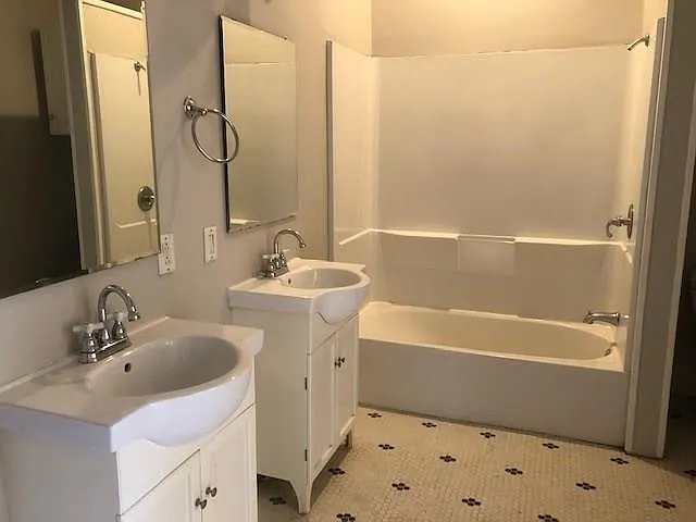 607 W Hunt St — Photo 13