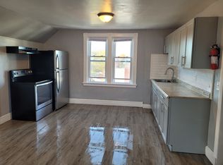 11 Oakland Ave FLOOR 3, Cranston, RI 02910