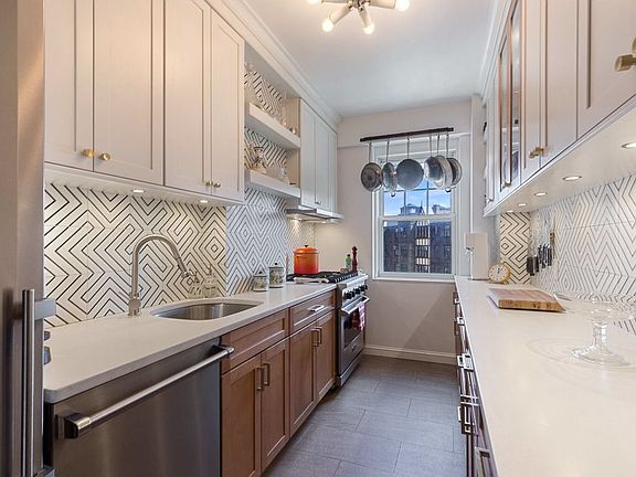 3rd image of 180 Cabrini Blvd APT 84