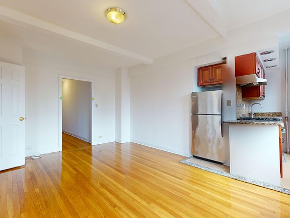 4th image of 301 E 38th St APT 8B