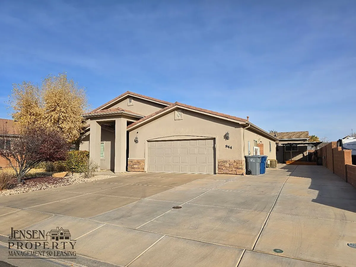 Building Photo - 944 N 2000 E