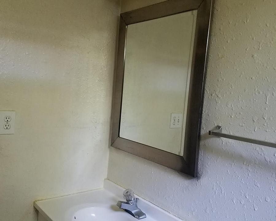 2nd image of 1201 NW Mock Ave