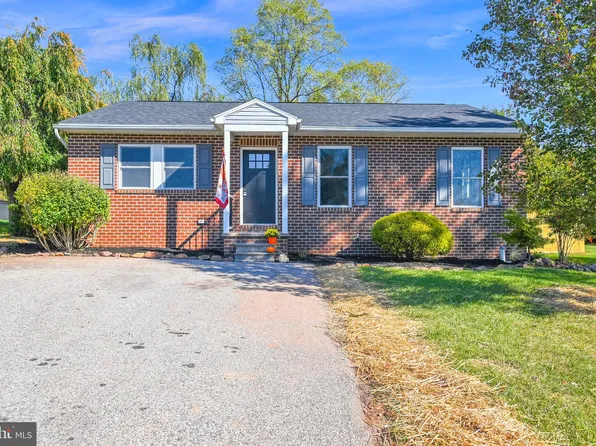 76 Allen Ln, Dover, PA 17315