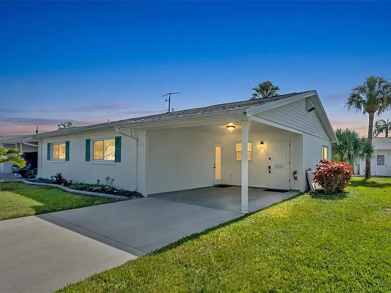 5996 Hibiscus Dr #6 — Photo 4