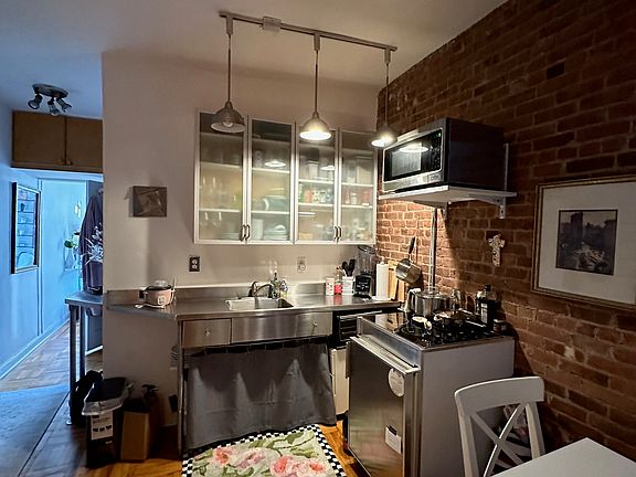 5th image of 195 Prince St APT 4E