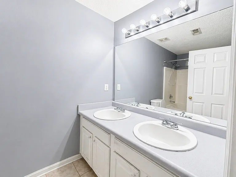 5013 Kens Ct — Photo 4