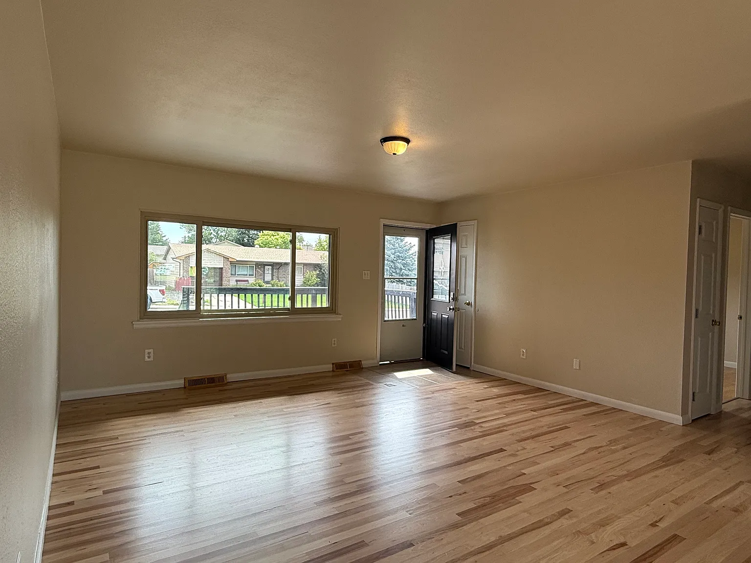 4 bed, 1529 sqft, $2,400 — Photo 4