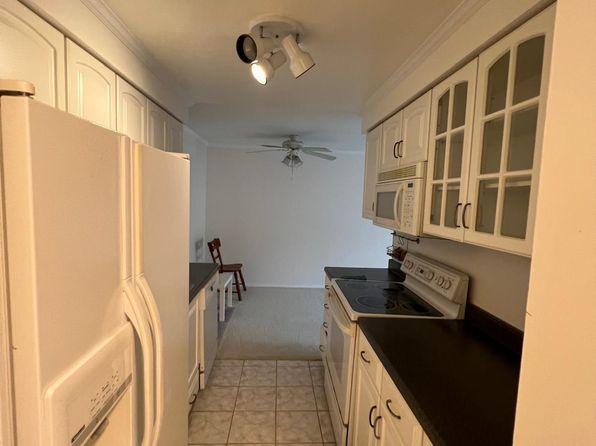 11108 NE 68th St APT 428