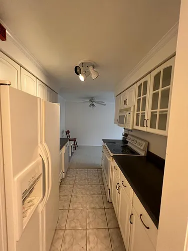 11108 NE 68th St #428 Photo 1