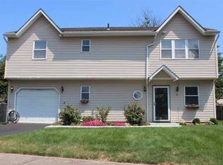 18 Laurie Ln, Edison, NJ 08817