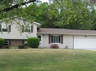 3373 Glenbrook Dr, Barberton, OH