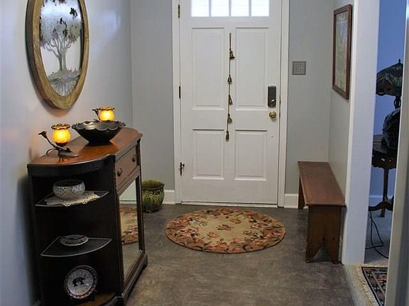 5th image of 318 Brookside Dr