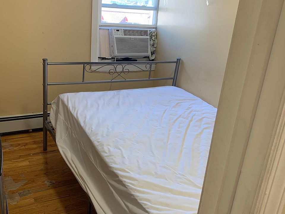 1st image of 1013 E 222nd St Floor 1