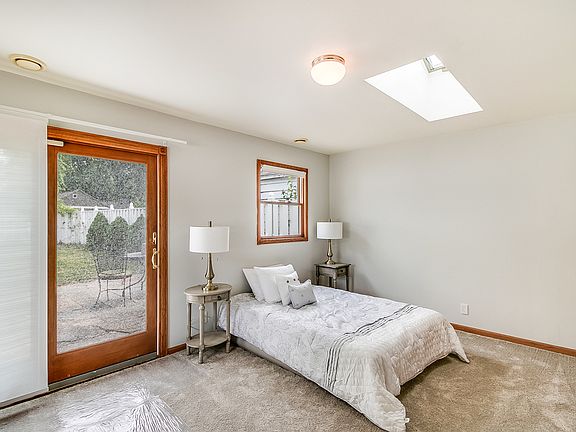 3rd image of 36161 Glen St