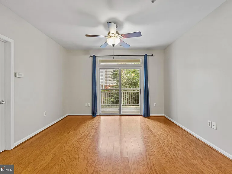 801 S Greenbrier St #215 — Photo 16