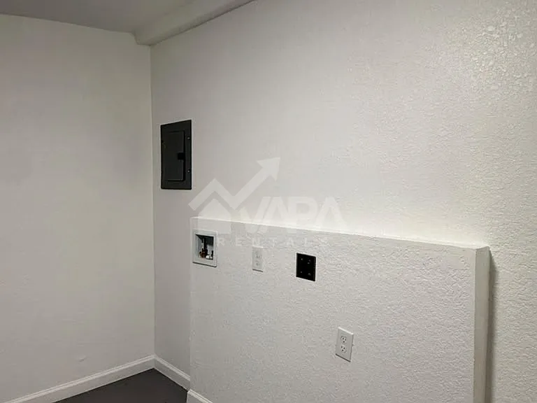 1026 Flanders Ave — Photo 16