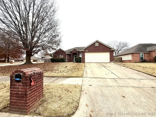 213 W Charleston St, Broken Arrow, OK 74011