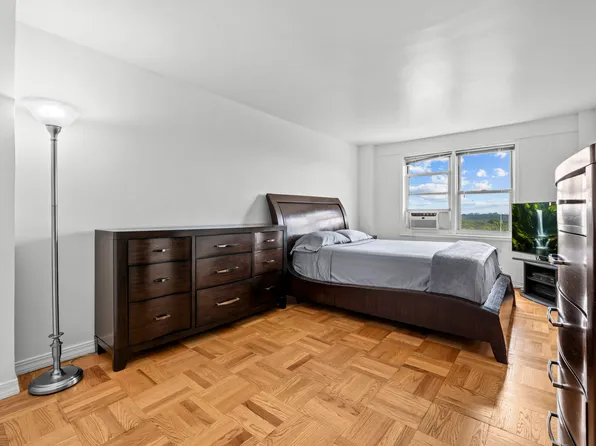 4555 Henry Hudson Parkway West image 7 of 13