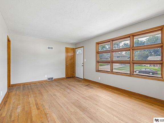 5th image of 6000 Lexington Ave