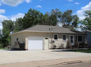 854 2nd Ave E, Dickinson, ND 58601
