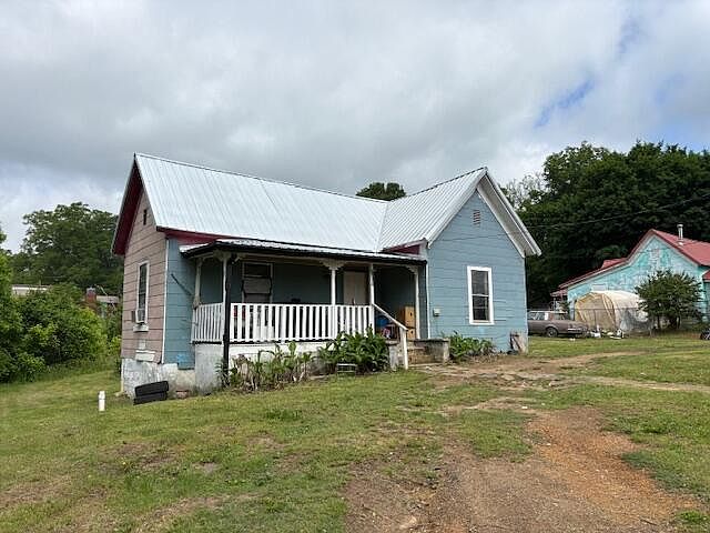 2nd image of 202 Daugherty St