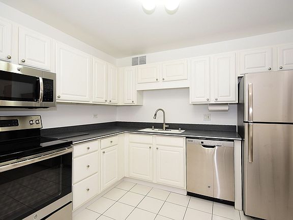 5th image of 211 E Ohio St APT 2721