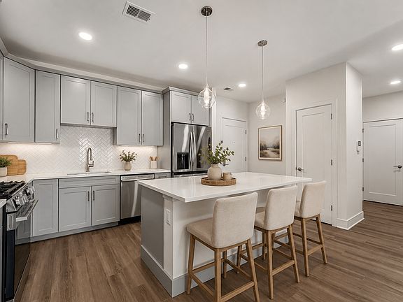 3rd image of 286 Main St #290P