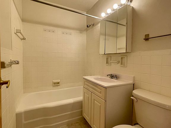 3rd image of 18311 Hillside Ave APT 8E