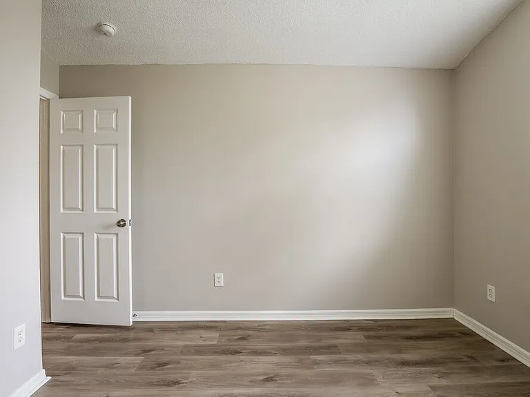 7920 Oakstone Ct — Photo 13