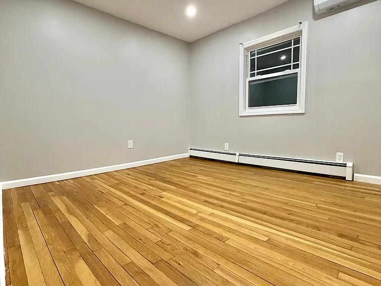 290 Woodbury Rd — Photo 14
