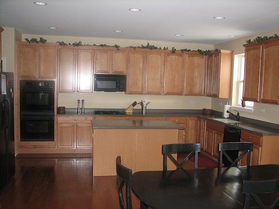 Kitchen w/ Island