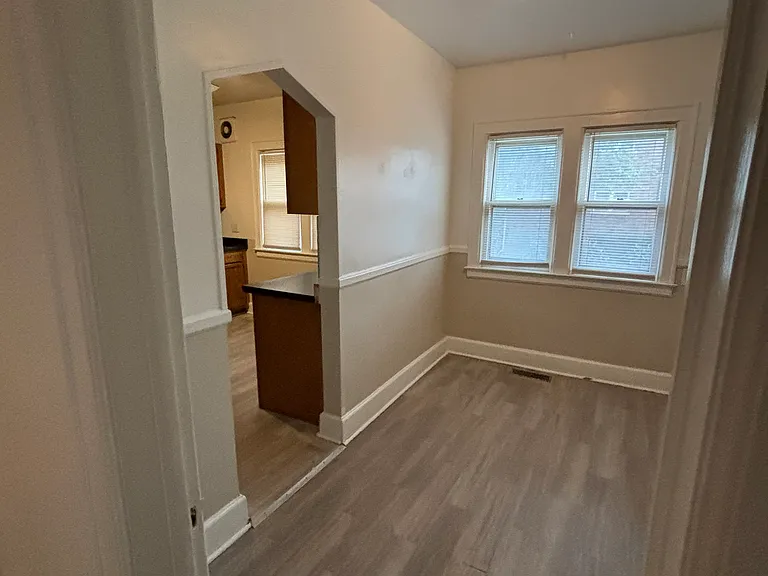 1402 Somerset Ave — Photo 6