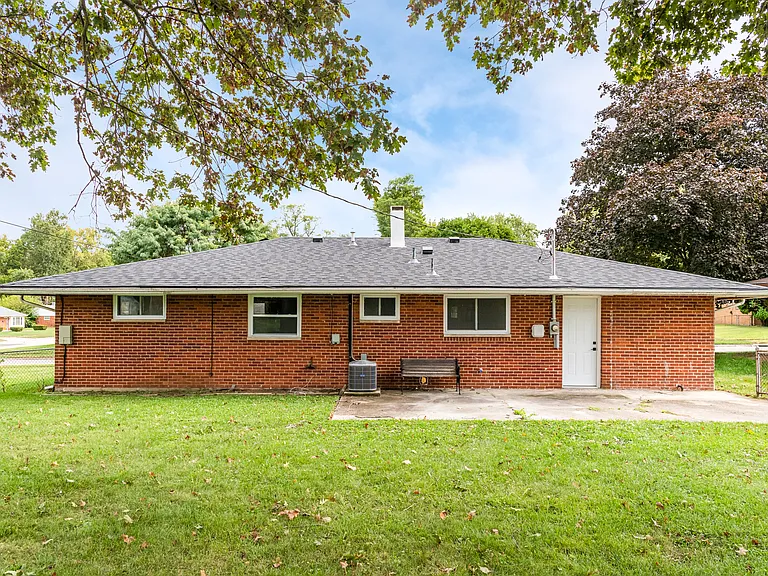 1 Burchwood St — Photo 36