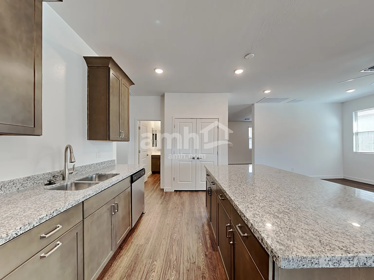 3 bed, 2.0 bath, 1580 sqft, $2,265 — Photo 4