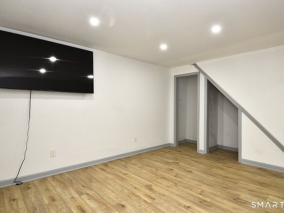 4th image of 170 Sequoia Rd