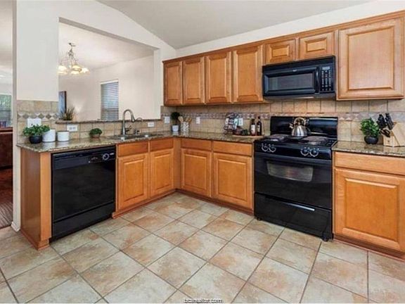 3rd image of 912 Whitewing Ln