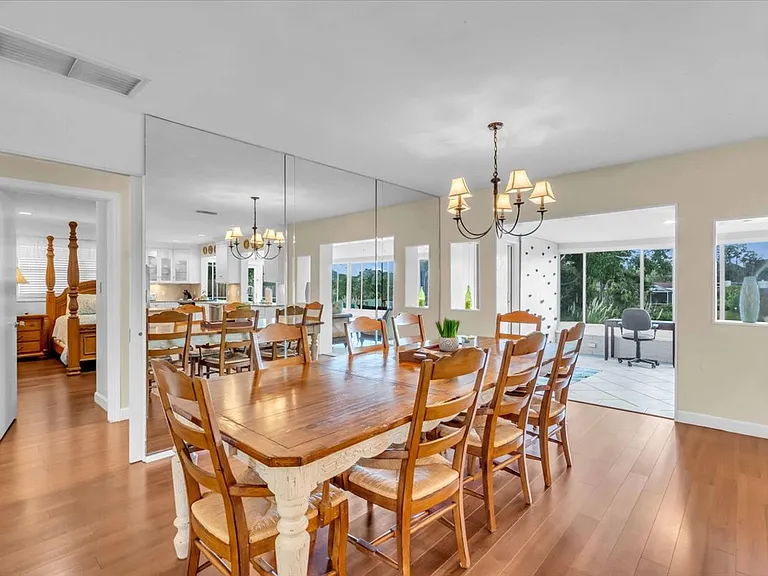 2732 Valencia Dr — Photo 12