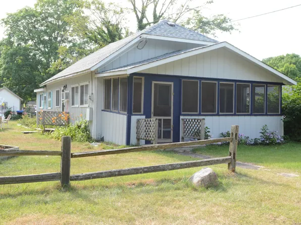 6120 Huron St, Coloma, MI