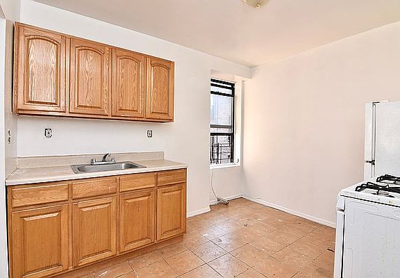 5th image of 517 W 171st St