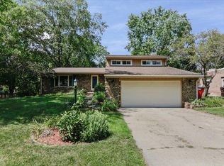11 Magnolia Ct, Savoy, IL