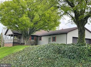 41 Blooming Grove Rd, Hanover, PA 17331