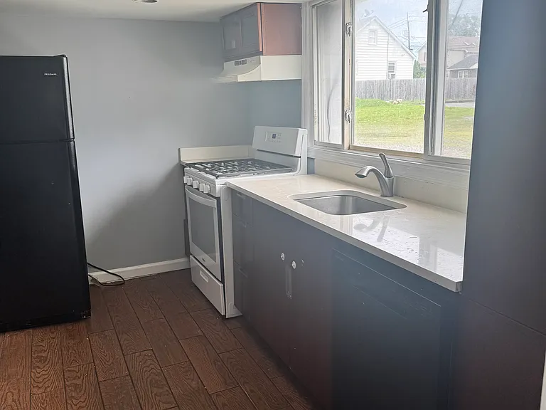 482 New Brunswick Ave #1 — Photo 5