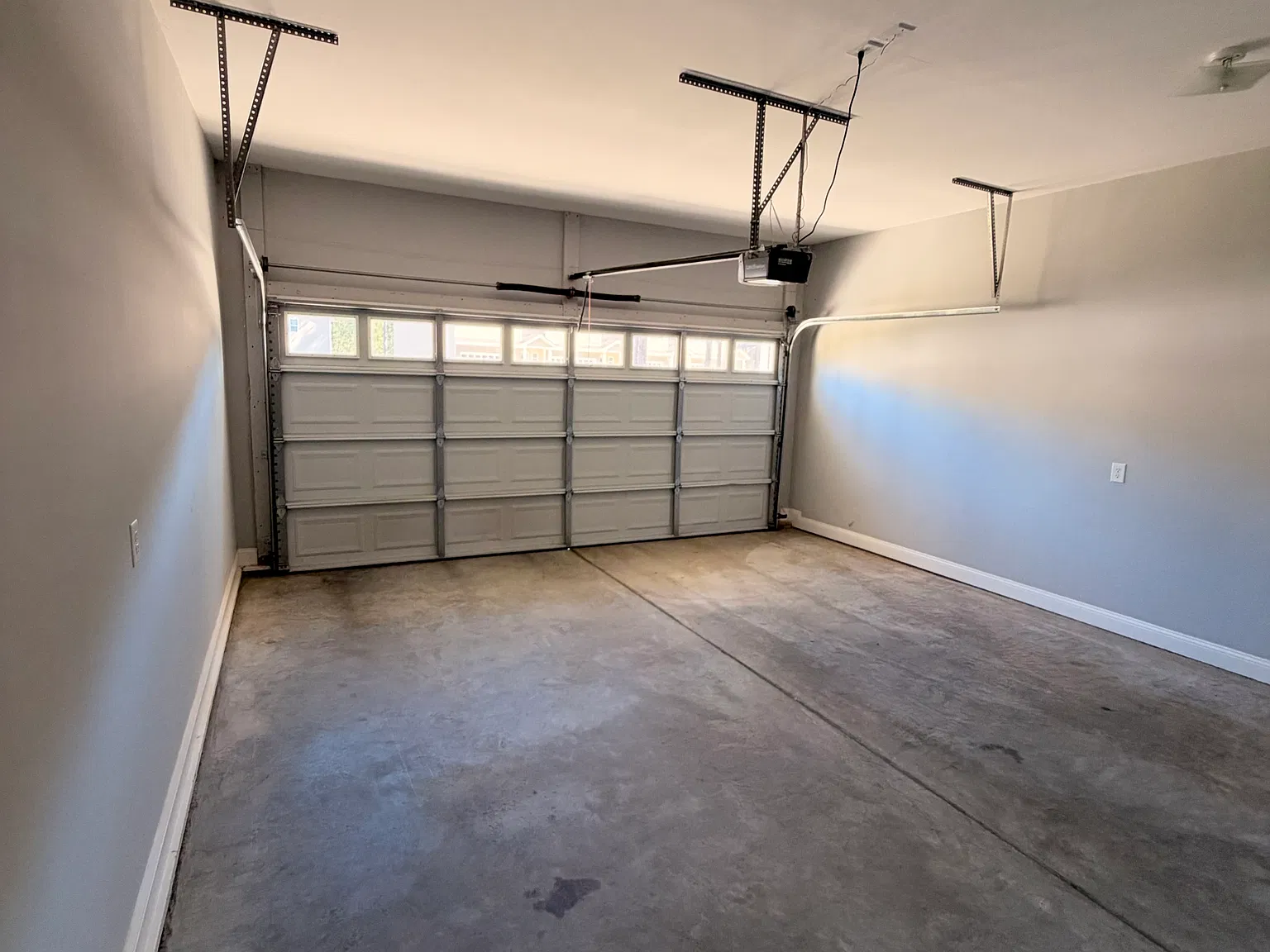 3 bed, 2.5 bath, 1750 sqft, $1,800 — Photo 2