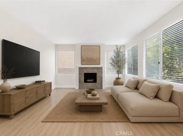 14530 Benefit St Unit 102, Sherman Oaks, CA 91403