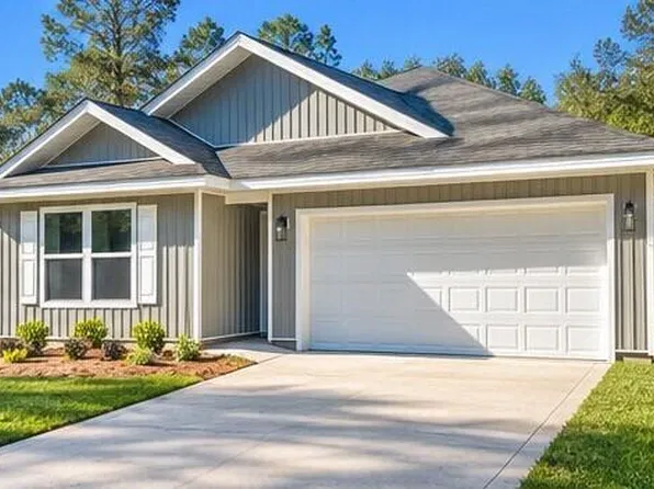 1994 Ambassador Ct, Chipley, FL 32428