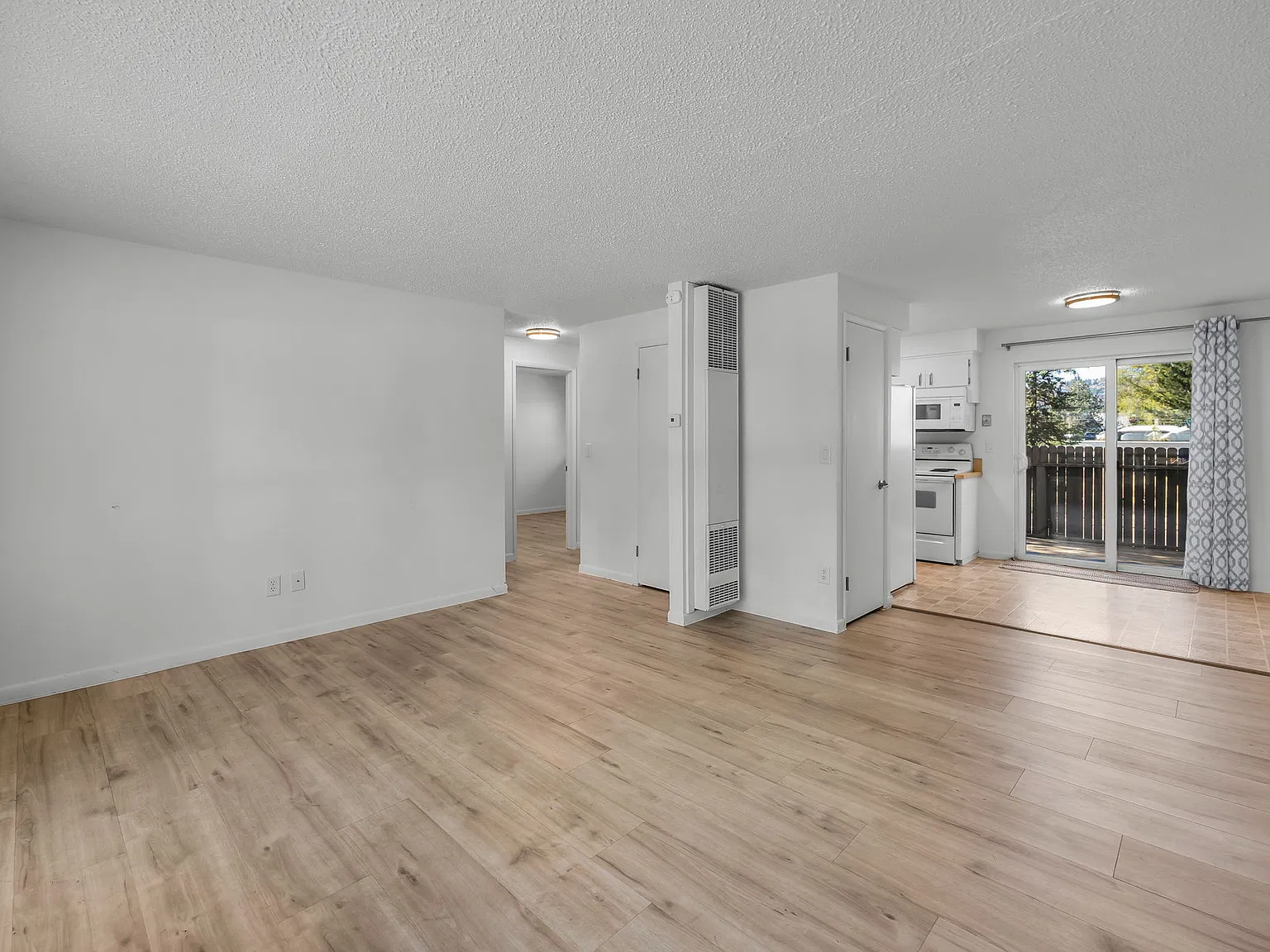 2 bed, 750 sqft, $1,695 — Photo 4