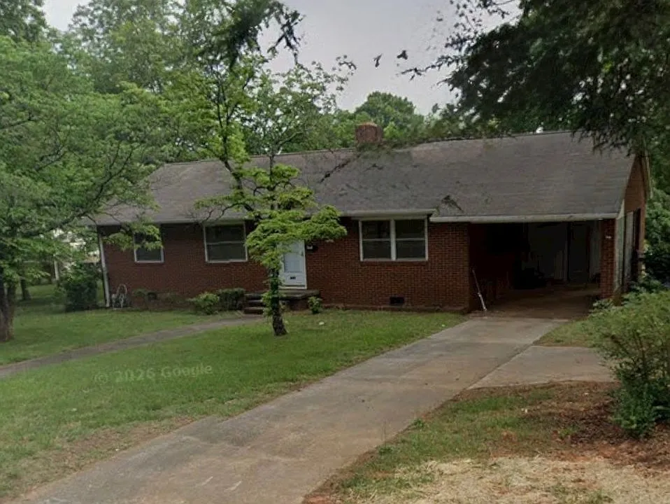 805 E Iredell Ave