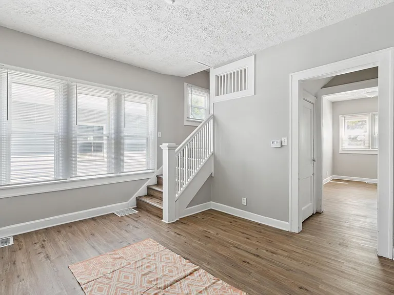 619 N Gray St — Photo 9
