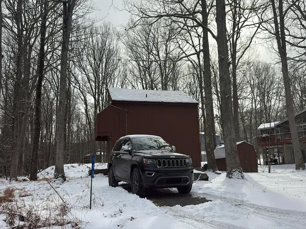 100 Yale Pl, Milford, PA 18337