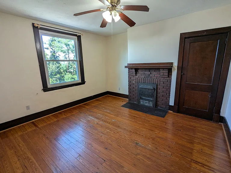 344 Connor St — Photo 9